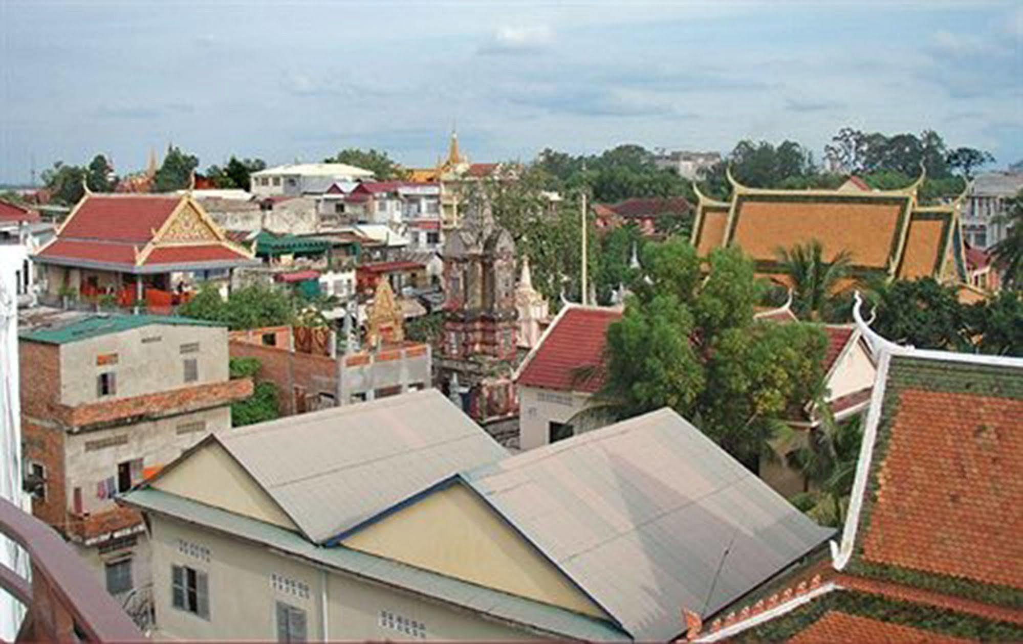 Cyclo Hotel-Bar-Restaurant Phnom Pen Exterior foto