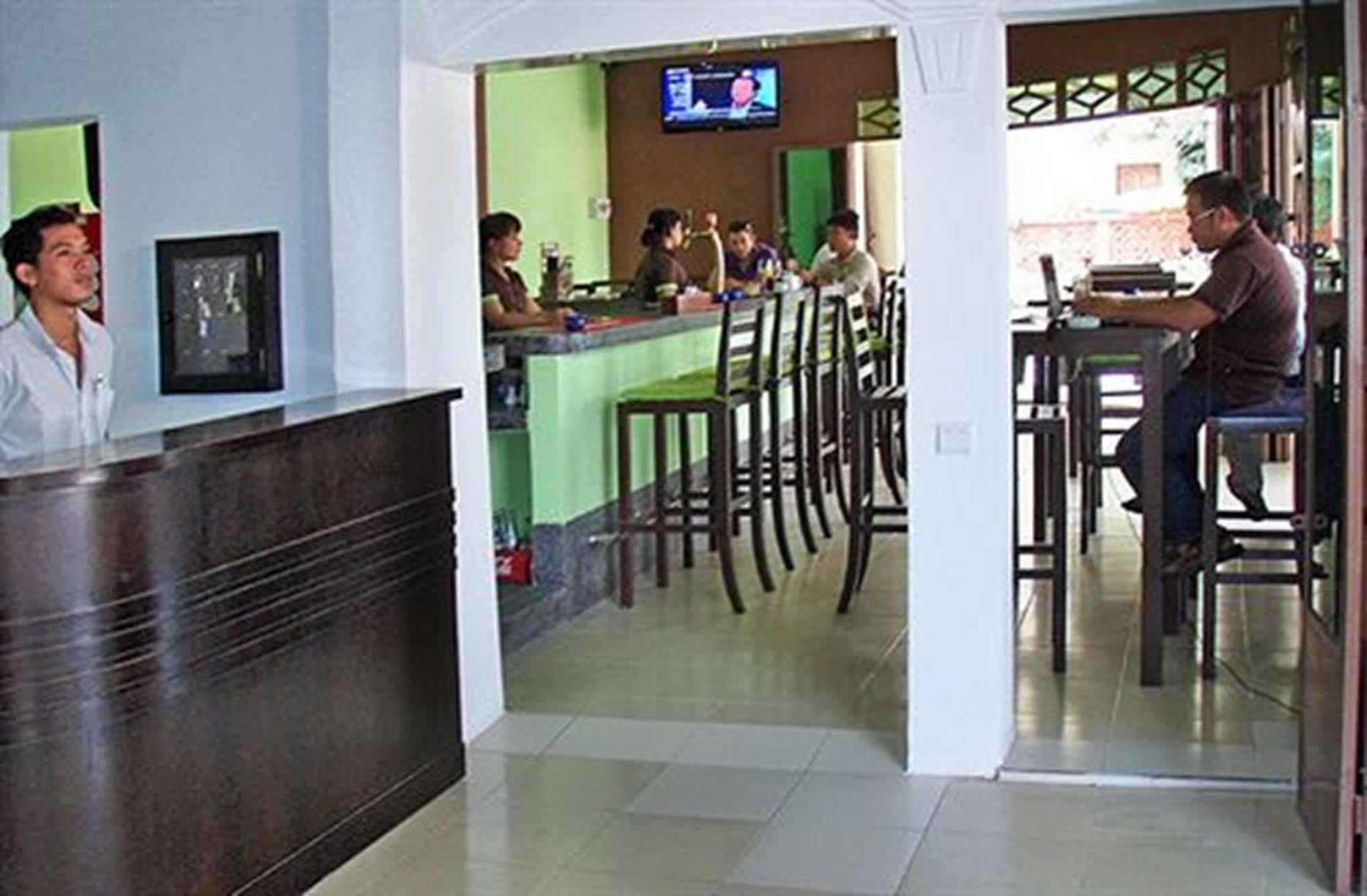 Cyclo Hotel-Bar-Restaurant Phnom Pen Exterior foto